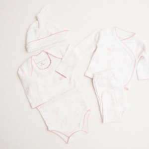 PEQUEÑA BIENVENIDA - BABY SET - AJUAR 4 PIEZAS PIMA + CAJA PREMIUM - LITTLE HORSES - ROSA VIEJO