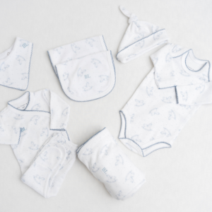 GRAN BIENVENIDA BABY SET - AJUAR 8 PIEZAS PIMA + CAJA  - LITTLE HORSES - CELESTE