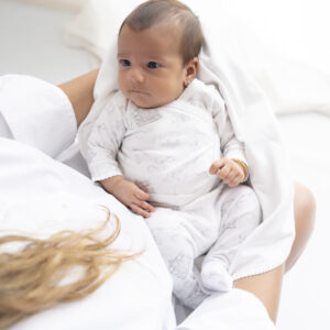 PEQUEÑA BIENVENIDA BABY SET - AJUAR 4 PIEZAS PIMA + CAJA - CARROUSEL BEARS - GRIS